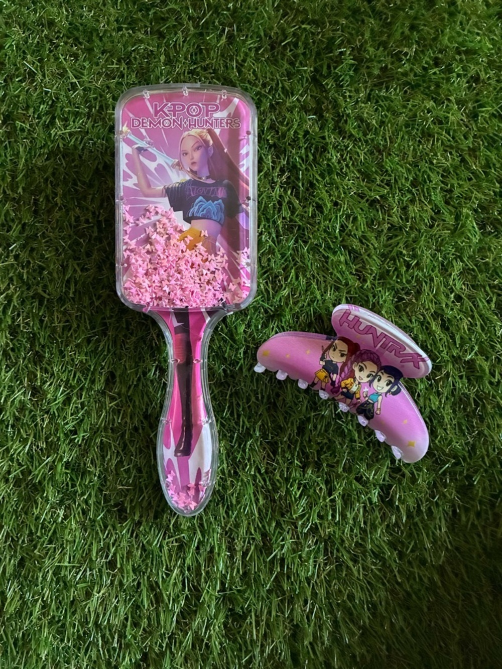 KPOP Demon Hunters Pink Glitter Paddle Brush + Pink K-pop Hair Clip